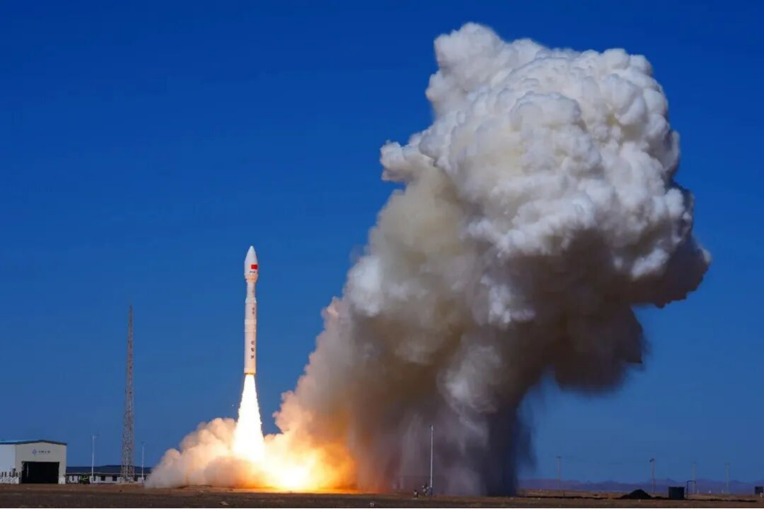 我国成功发射秦岭卫星01、02星等9颗卫星