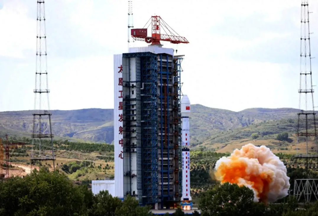马斯克：我凭星链裹住全地球！中国：我在你下面来一层，反超你！